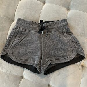 Lululemon Hit Reset Heather Coal Core Dark Grey Shorts 4